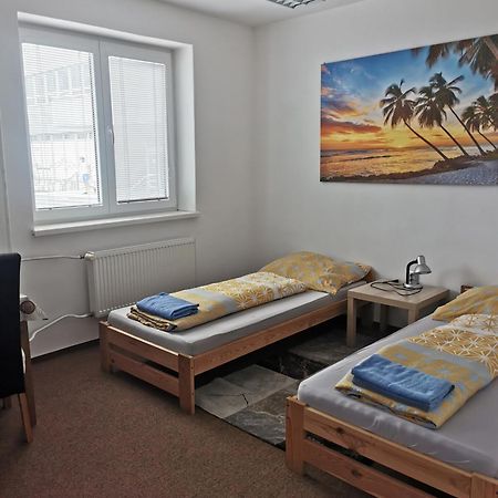Living Bratislava By The Bus Station Hostel ภายนอก รูปภาพ