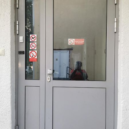 Living Bratislava By The Bus Station Hostel ภายนอก รูปภาพ