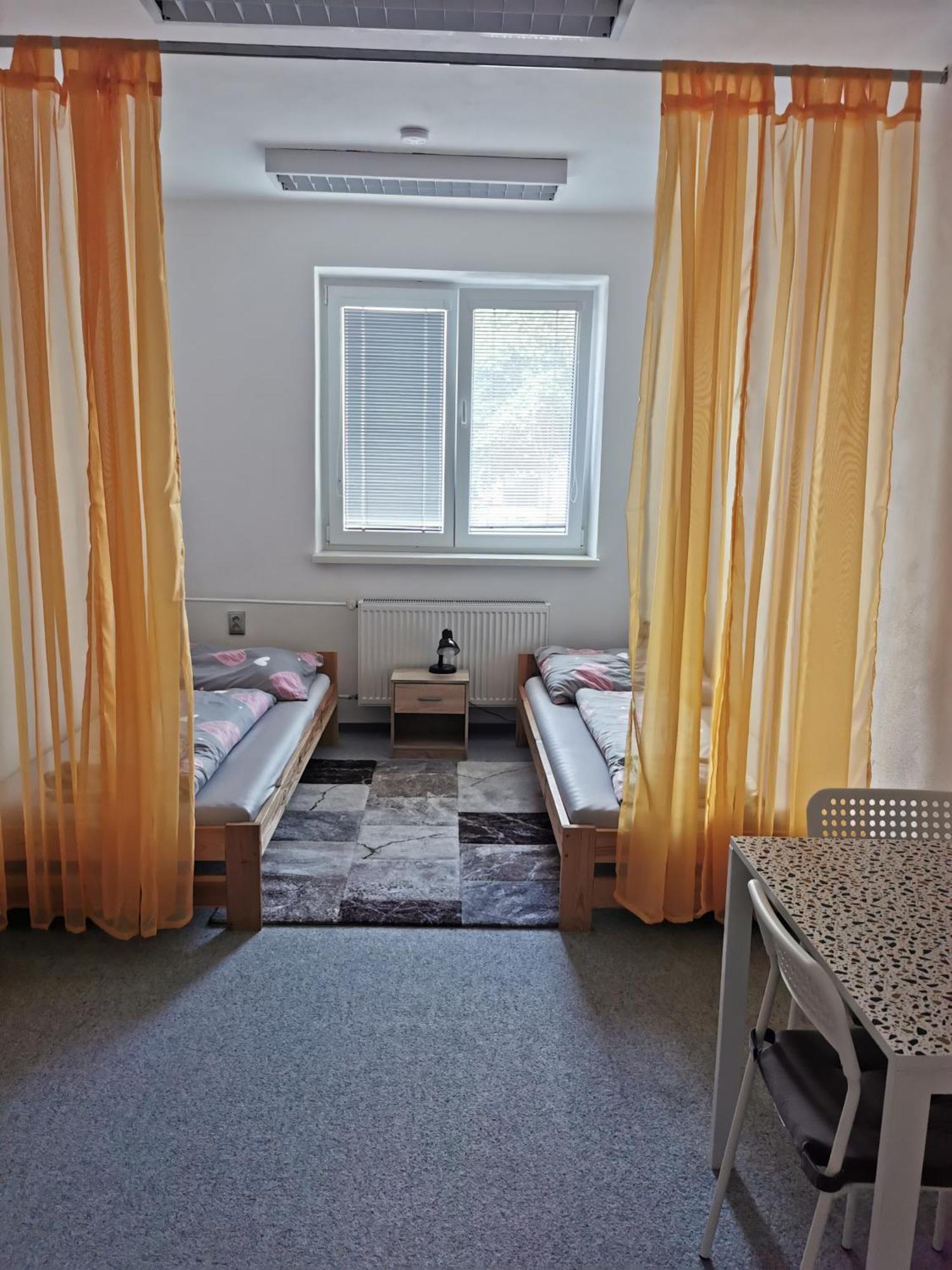 Living Bratislava By The Bus Station Hostel ภายนอก รูปภาพ