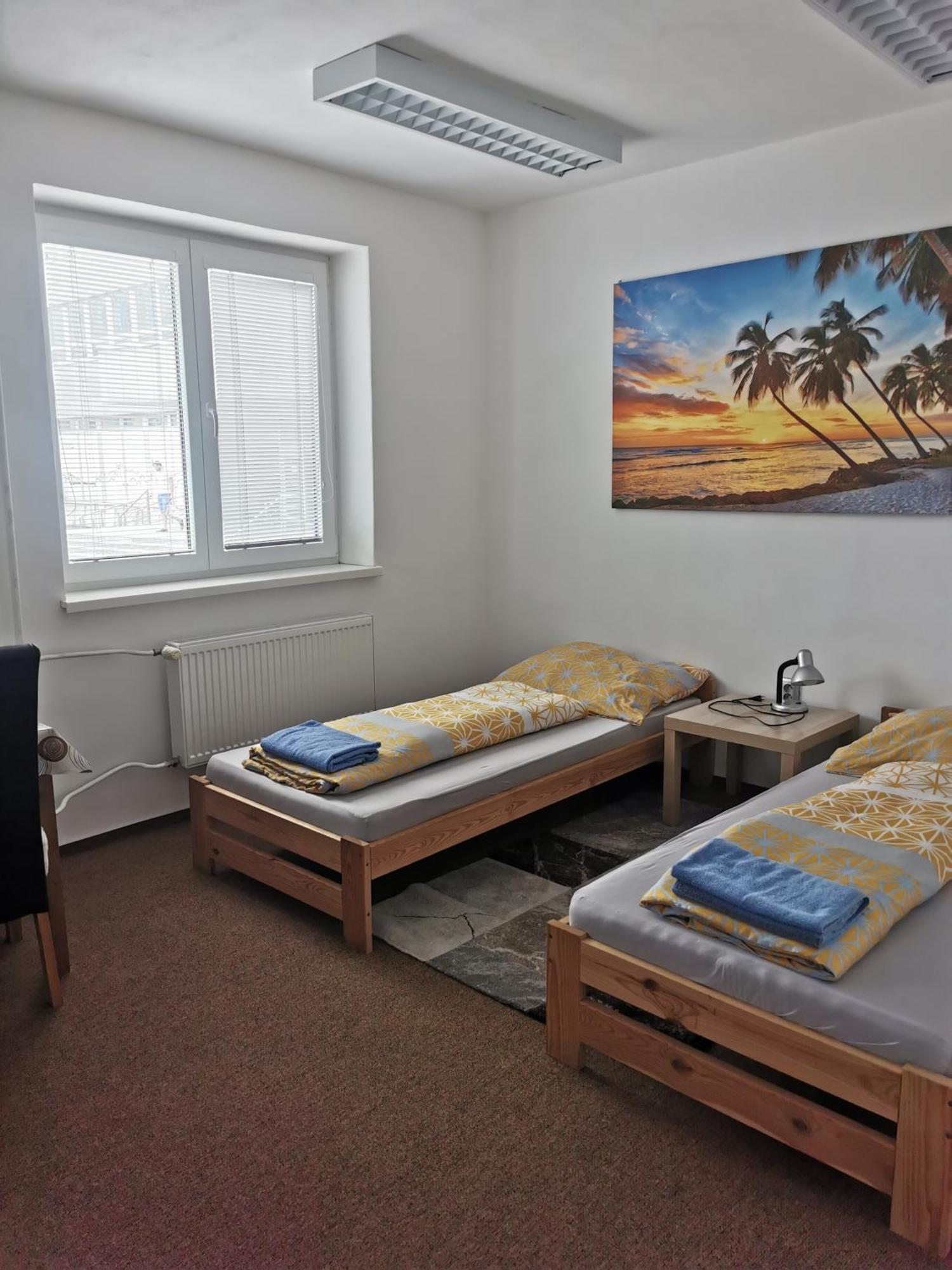 Living Bratislava By The Bus Station Hostel ภายนอก รูปภาพ
