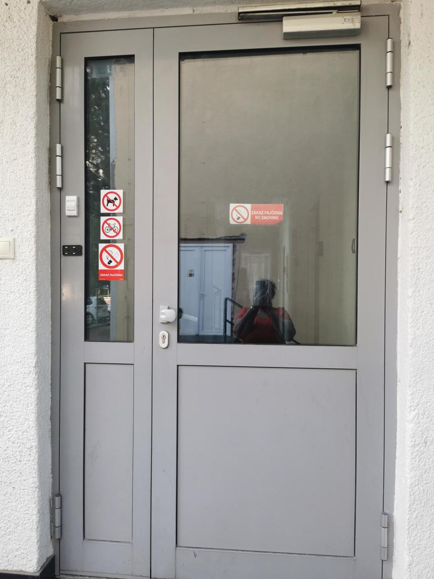 Living Bratislava By The Bus Station Hostel ภายนอก รูปภาพ