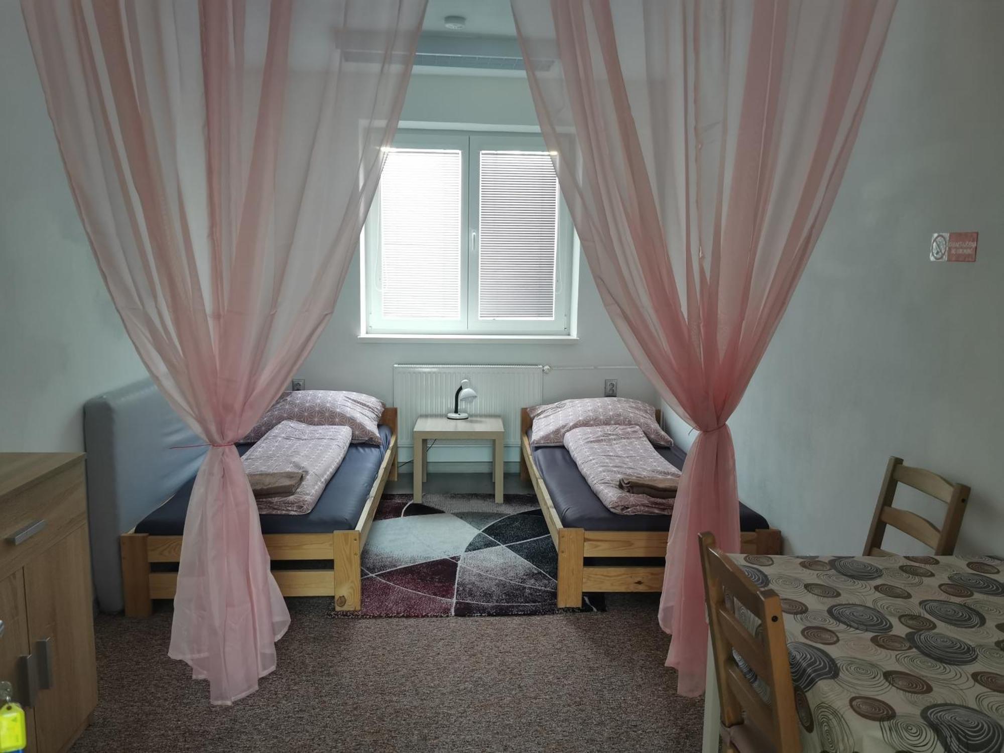 Living Bratislava By The Bus Station Hostel ภายนอก รูปภาพ